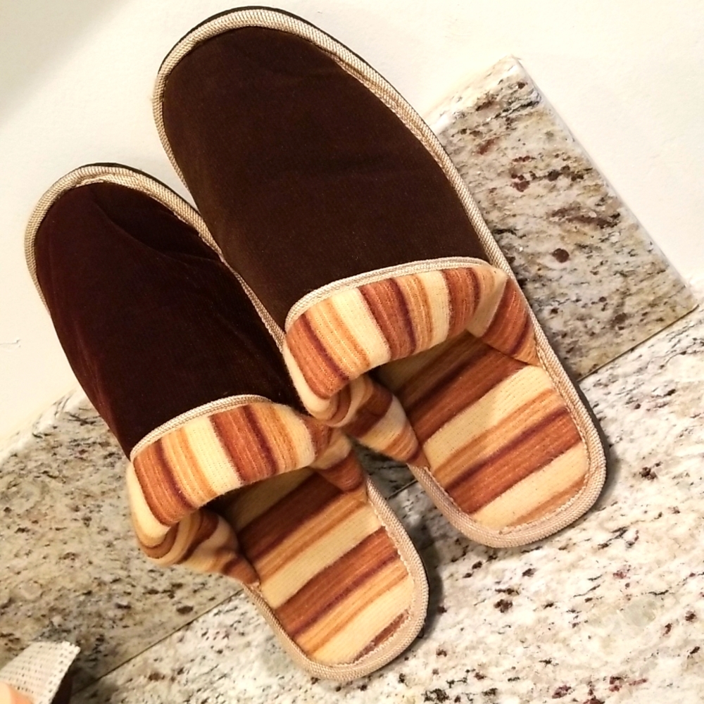 Home Slippers - Picture 1 of 7